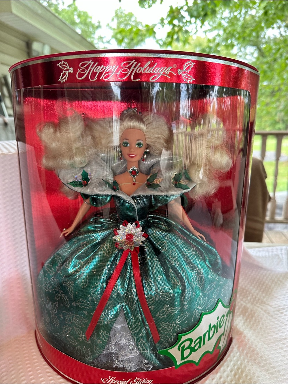 Vintage 1995 Happy Holidays Barbie Special Edition NRFB Mattel 14123